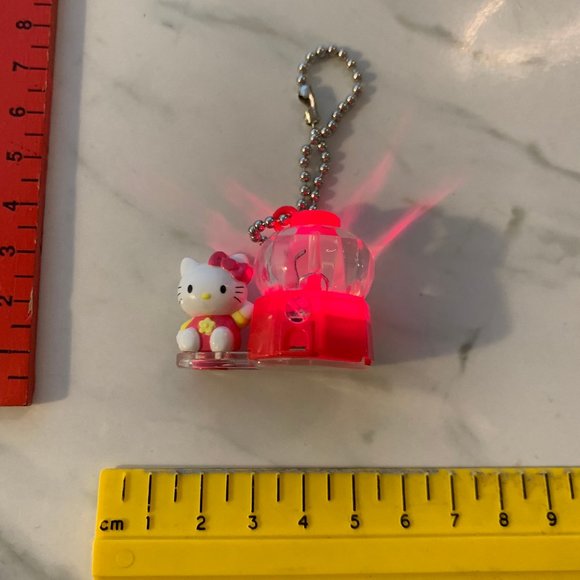 Vintage 1998 Hello Kitty Light up keychain - Picture 2 of 9
